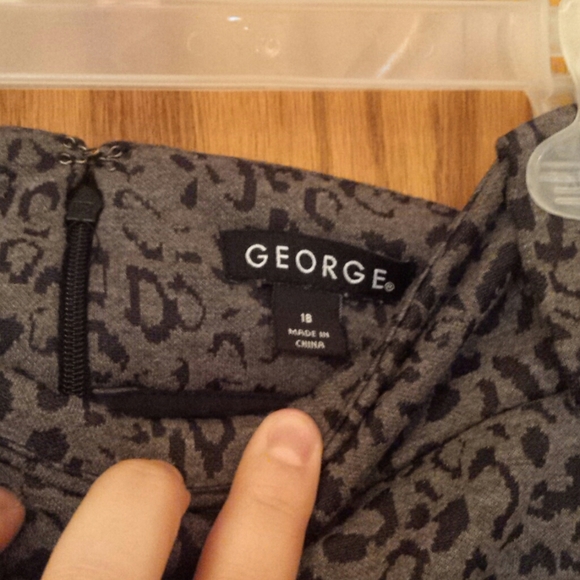 George gray and black leopard printed skirt. Size - Picture 2 of 3